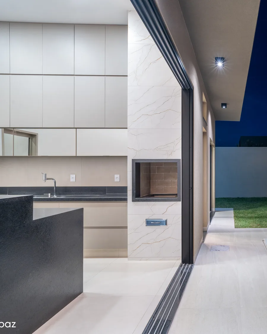 Piscina da Casa Vellaris à noite