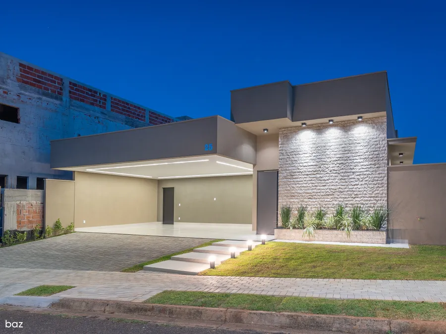 Frente casa noite da Casa Vellaris